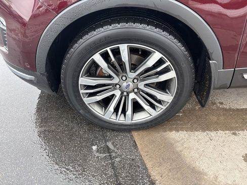 Used 2019 Ford Explorer Platinum image 11