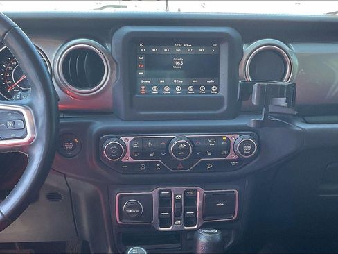 Used 2018 Jeep Wrangler Unlimited Sahara w/ LED Lighting Group AWD/4WD image 6