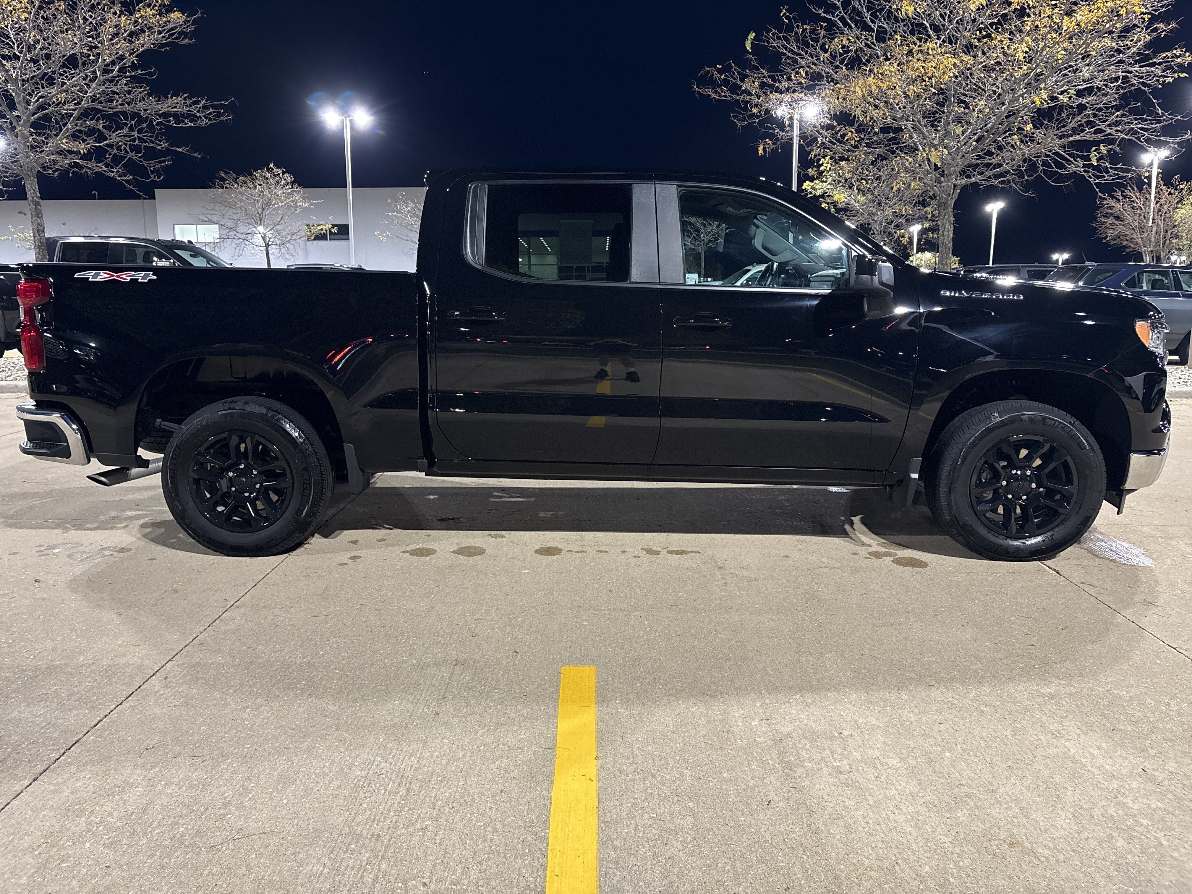 Used 2024 Chevrolet Silverado 1500 LT AWD/4WD image 8