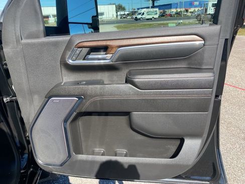 Used 2024 Chevrolet Silverado 2500 High Country w/ High Country Premium Package image 17