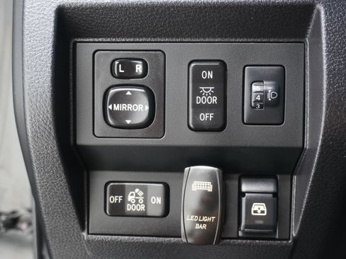 Used 2014 Toyota Tundra SR5 w/ SR5 Upgrade Package AWD/4WD image 27