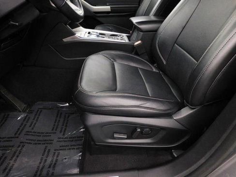 Used 2023 Ford Explorer Limited image 32