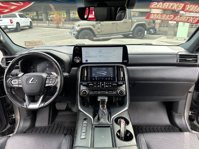 Used 2022 Lexus LX 600 4WD w/ Luxury Package image 22