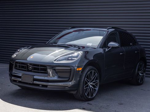 Certified 2023 Porsche Macan AWD/4WD image 1
