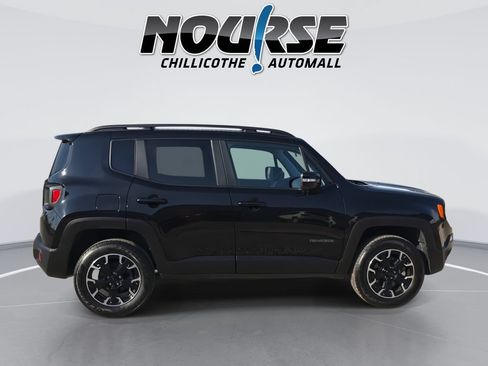 Used 2023 Jeep Renegade Latitude AWD/4WD image 9