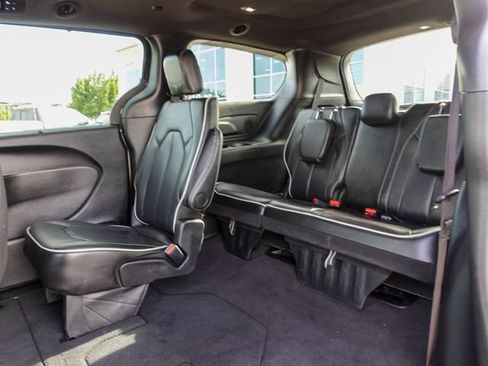 Used 2026 Chrysler Pacifica Limited w/ S Appearance Package FWD image 23