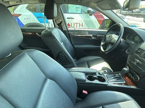 Used 2009 Mercedes-Benz C 300 Sedan image 9