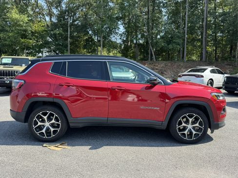 Used 2024 Jeep Compass Limited AWD/4WD image 4