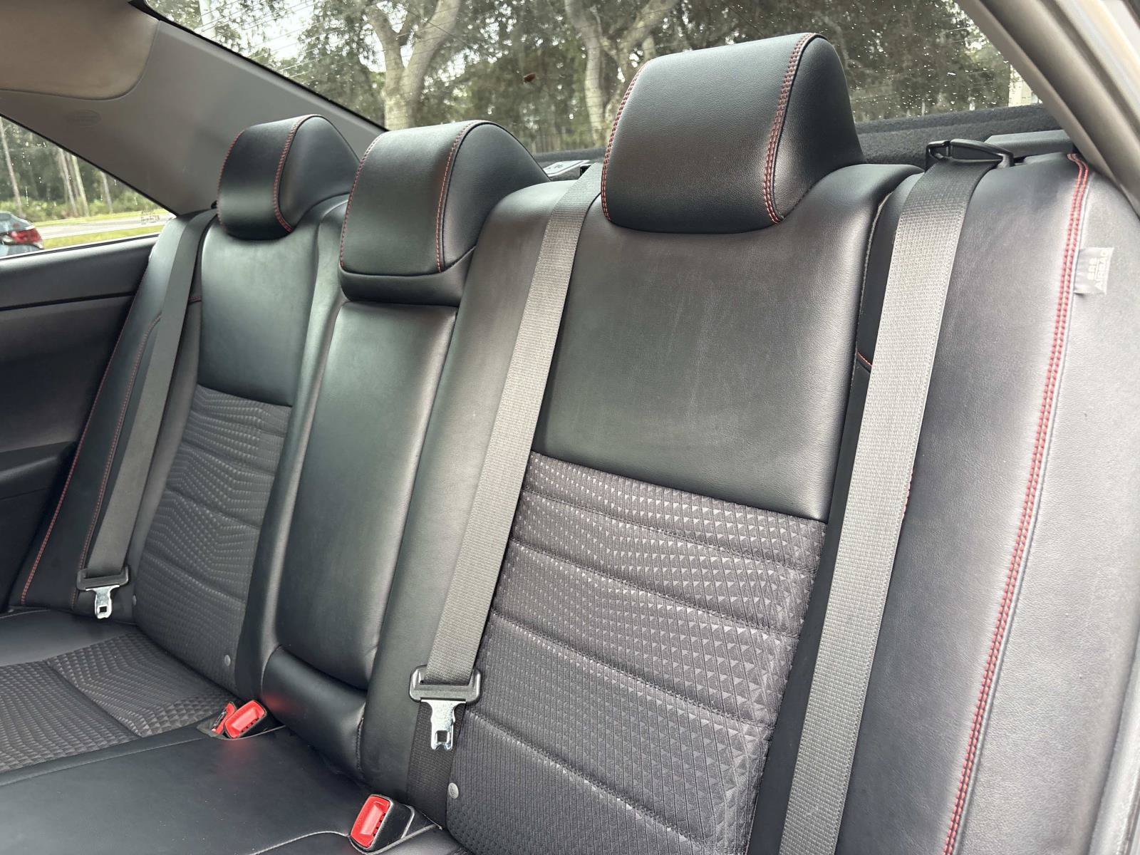 Used 2015 Toyota Camry SE w/ Moonroof Package FWD image 13