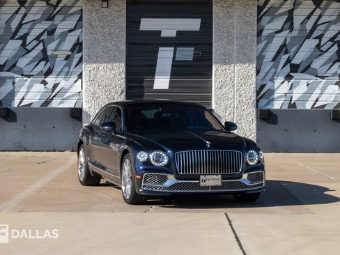 Used 2022 Bentley Flying Spur V8 AWD/4WD image 1