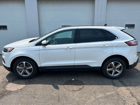 Used 2024 Ford Edge SEL w/ Convenience Package AWD/4WD image 3