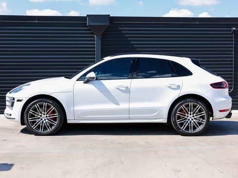 Certified 2018 Porsche Macan Turbo image 2