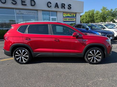 Certified 2023 Volkswagen Taos SE w/ Panoramic Sunroof Package AWD/4WD image 2