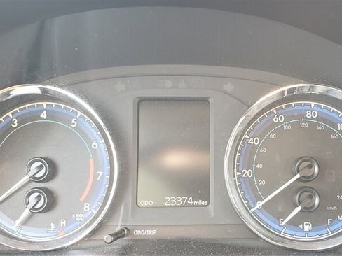Used 2018 Toyota Corolla FWD image 11