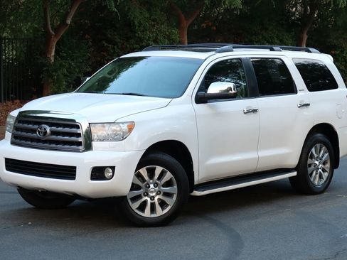 Used 2014 Toyota Sequoia Limited AWD/4WD image 2