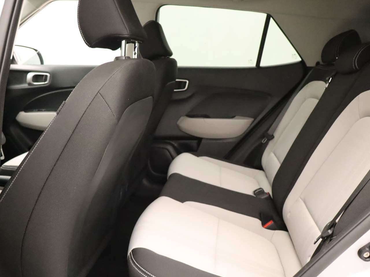 Used 2026 Hyundai Venue SEL FWD image 16