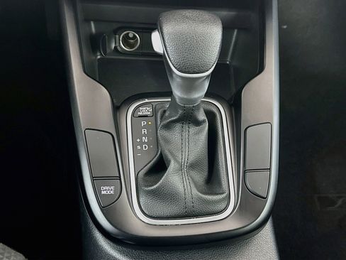 Used 2025 Kia Soul LX w/ LX Technology Package FWD image 24
