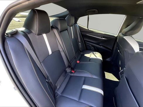 Used 2025 Toyota Camry SE w/ Convenience Package image 25