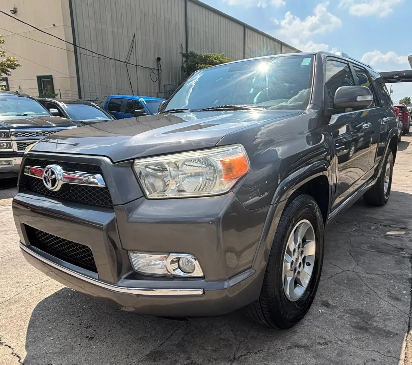 Used 2011 Toyota 4Runner SR5 w/ Premium Pkg w/Leather RWD image 3