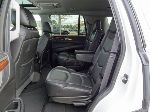 Used 2017 Cadillac Escalade Premium Luxury image 15