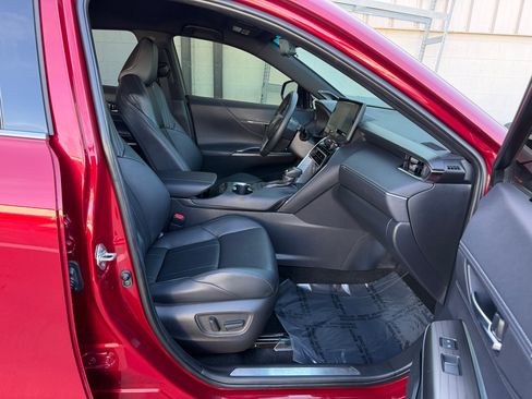 Used 2022 Toyota Venza Limited image 20