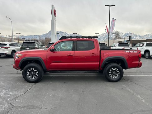 Certified 2019 Toyota Tacoma TRD Off-Road image 2