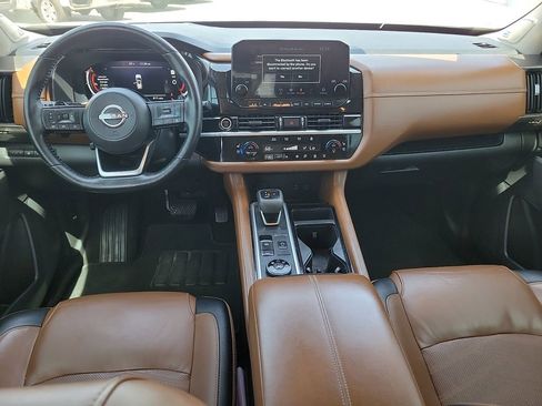 Used 2023 Nissan Pathfinder Platinum image 17