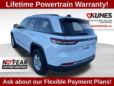 Used 2024 Jeep Grand Cherokee Laredo image 5