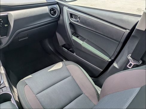 Used 2017 Toyota Corolla LE FWD image 13