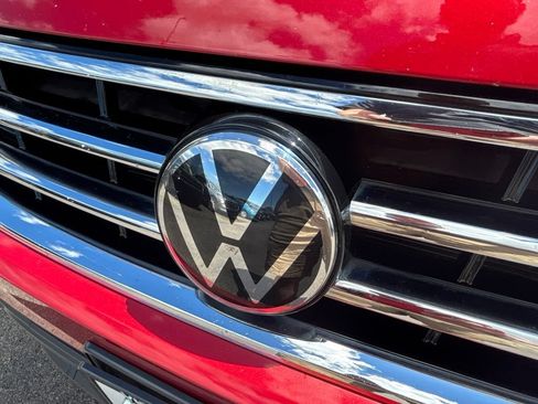 Used 2022 Volkswagen Tiguan SE AWD/4WD image 9