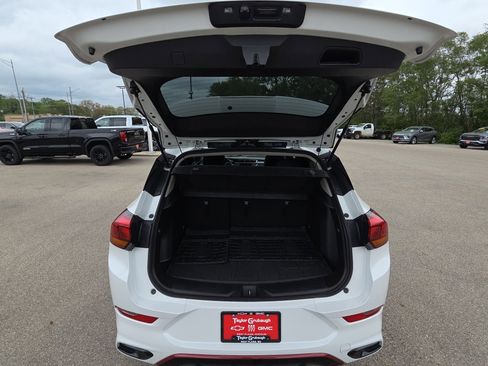 Certified 2022 Buick Encore GX Essence w/ Sport Touring Package FWD image 31