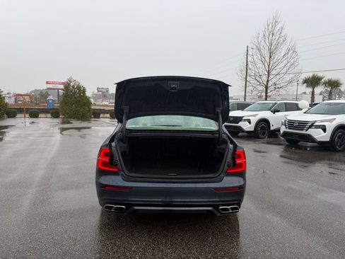 Used 2022 Volvo S60 B5 Momentum w/ Premium Package image 5