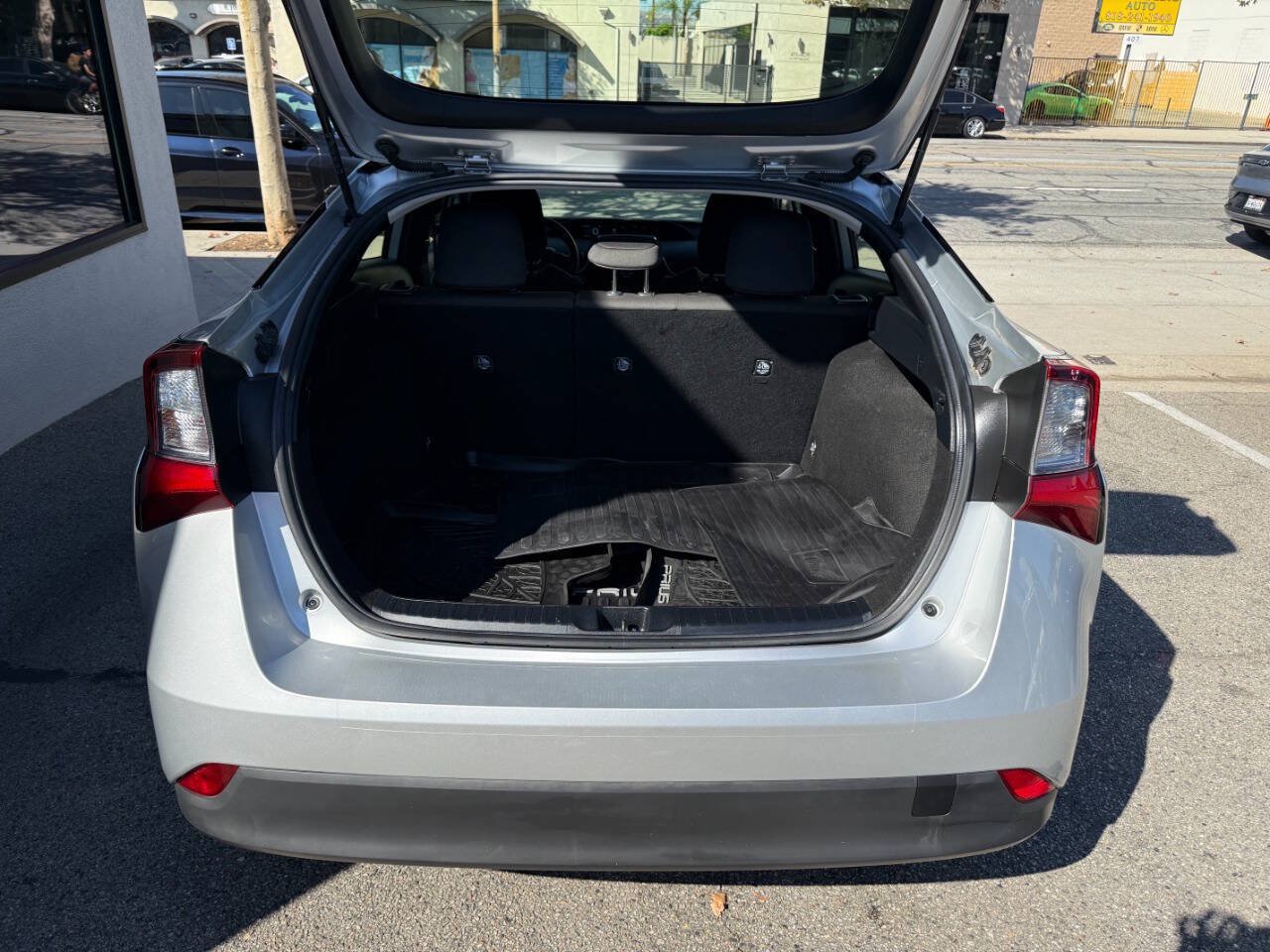 Used 2019 Toyota Prius L Eco FWD image 48
