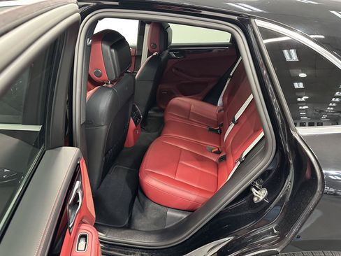 Used 2022 Porsche Macan AWD/4WD image 34