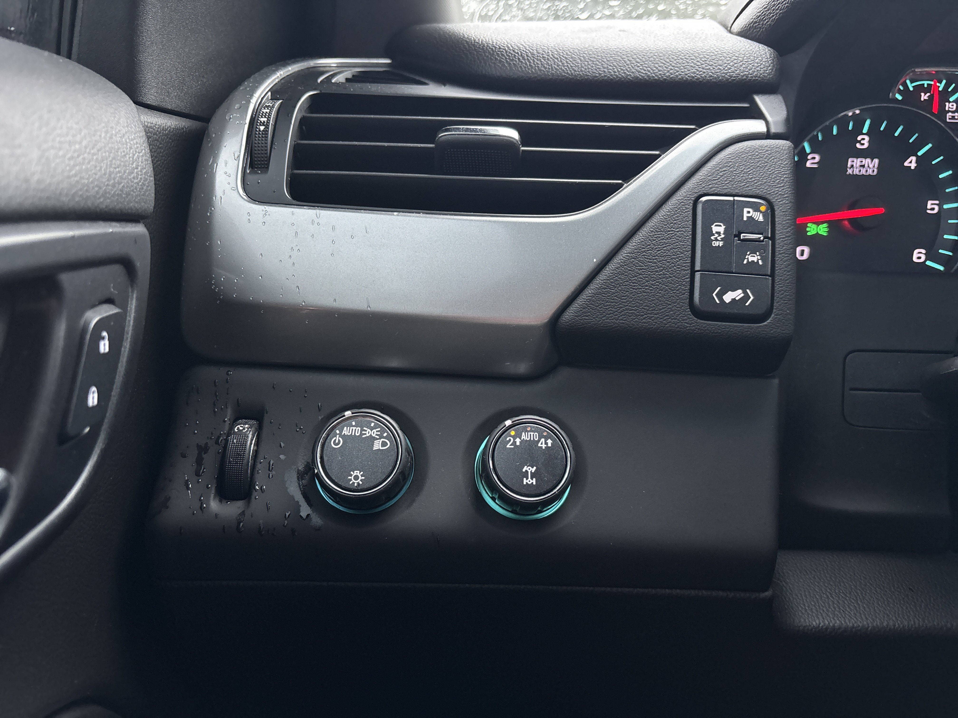 Used 2018 Chevrolet Tahoe LT AWD/4WD image 33