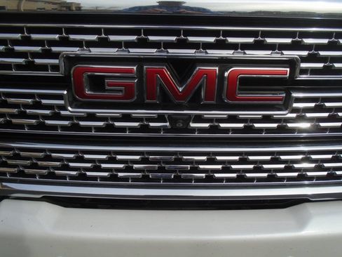Used 2021 GMC Sierra 2500 Denali w/ Denali Ultimate Package image 28