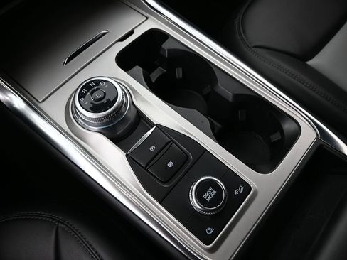 Used 2022 Ford Explorer XLT w/ Equipment Group 202A image 14