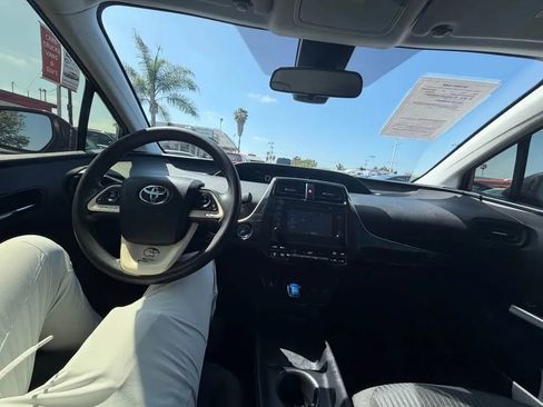 Used 2017 Toyota Prius Two image 10