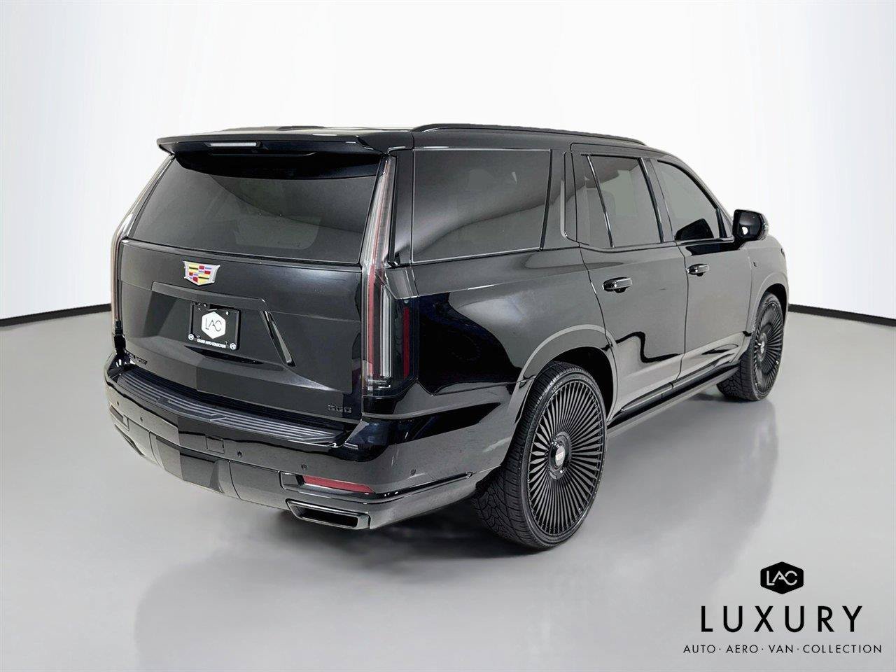 Used 2025 Cadillac Escalade Premium Luxury Platinum AWD/4WD image 5