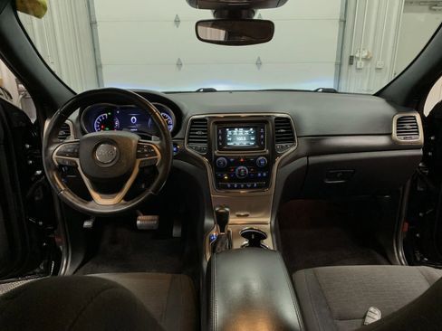 Used 2017 Jeep Grand Cherokee Laredo w/ Quick Order Package 23E image 29