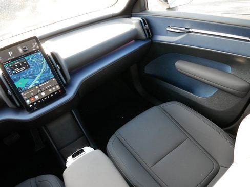 Used 2025 Volvo EX30 Ultra w/ Climate Package image 11