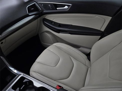 Used 2022 Ford Edge Titanium image 26