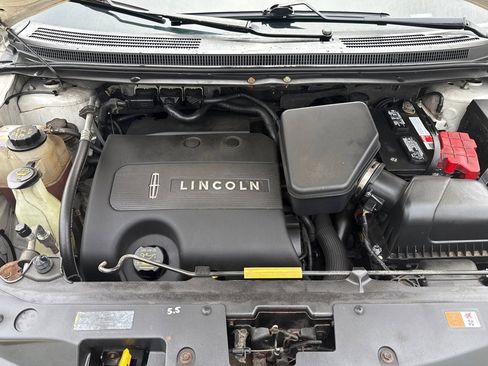 Used 2012 Lincoln MKX AWD image 25