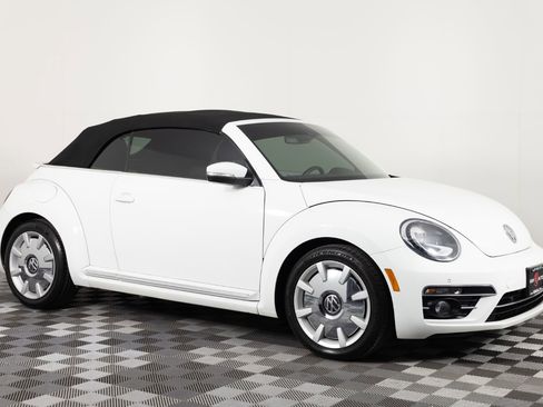 Used 2019 Volkswagen Beetle 2.0T SE w/ SE Premium Package FWD image 10