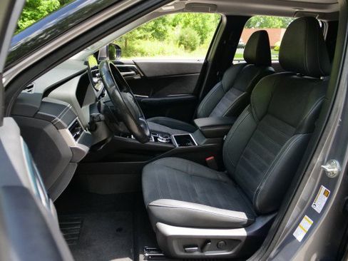 Used 2022 Mitsubishi Outlander SE FWD image 3