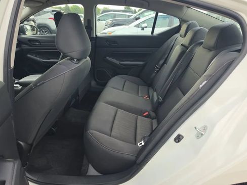 Used 2024 Nissan Altima 2.5 S FWD image 12