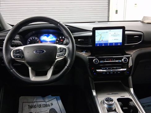 Used 2023 Ford Explorer Limited image 4
