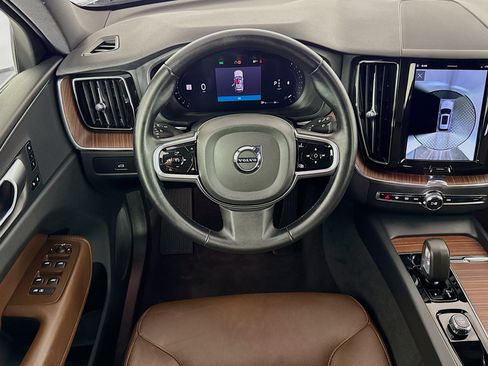 Used 2023 Volvo XC60 B5 Plus FWD image 15
