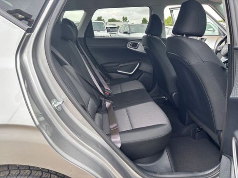 Used 2025 Kia Soul LX w/ LX Technology Package FWD image 25