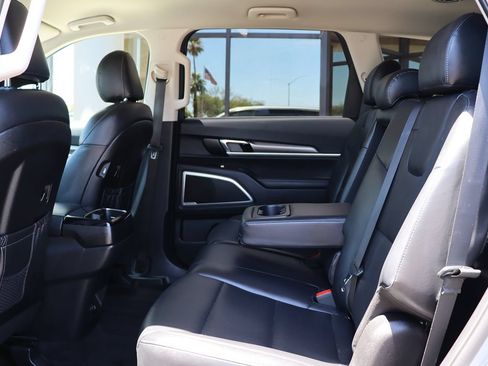 Used 2021 Kia Telluride LX AWD/4WD image 32